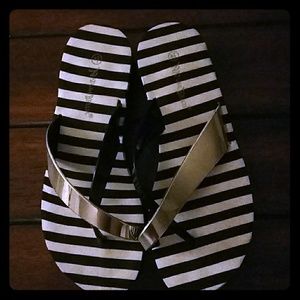 Black/White Beach Sandal